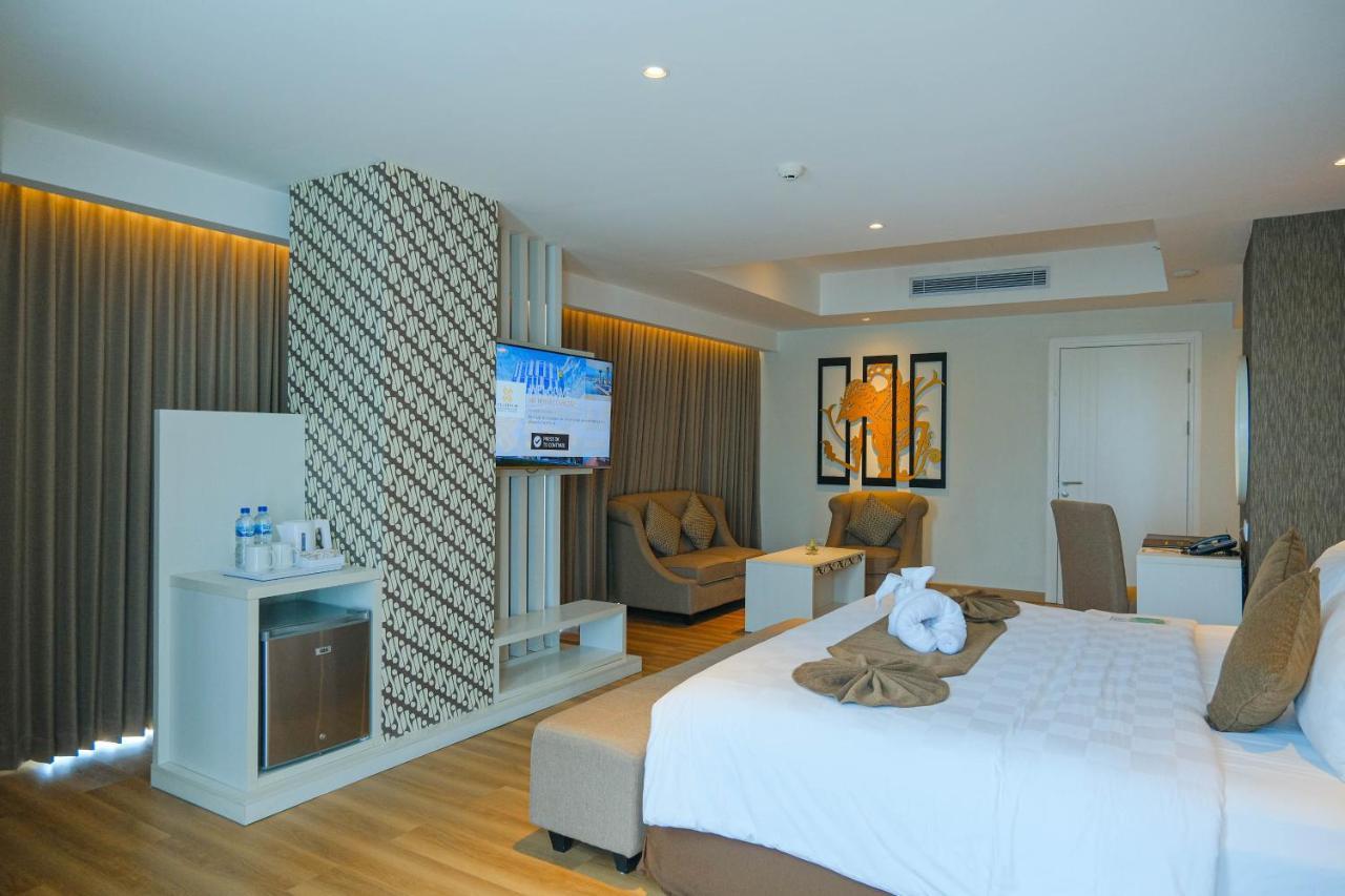 แพลตินัม อดิสุจิปโต โฮเต็ล แอนด์ คอนเฟอเรนซ์ เซ็นเตอร์ Hotel Kalasan ภายนอก รูปภาพ